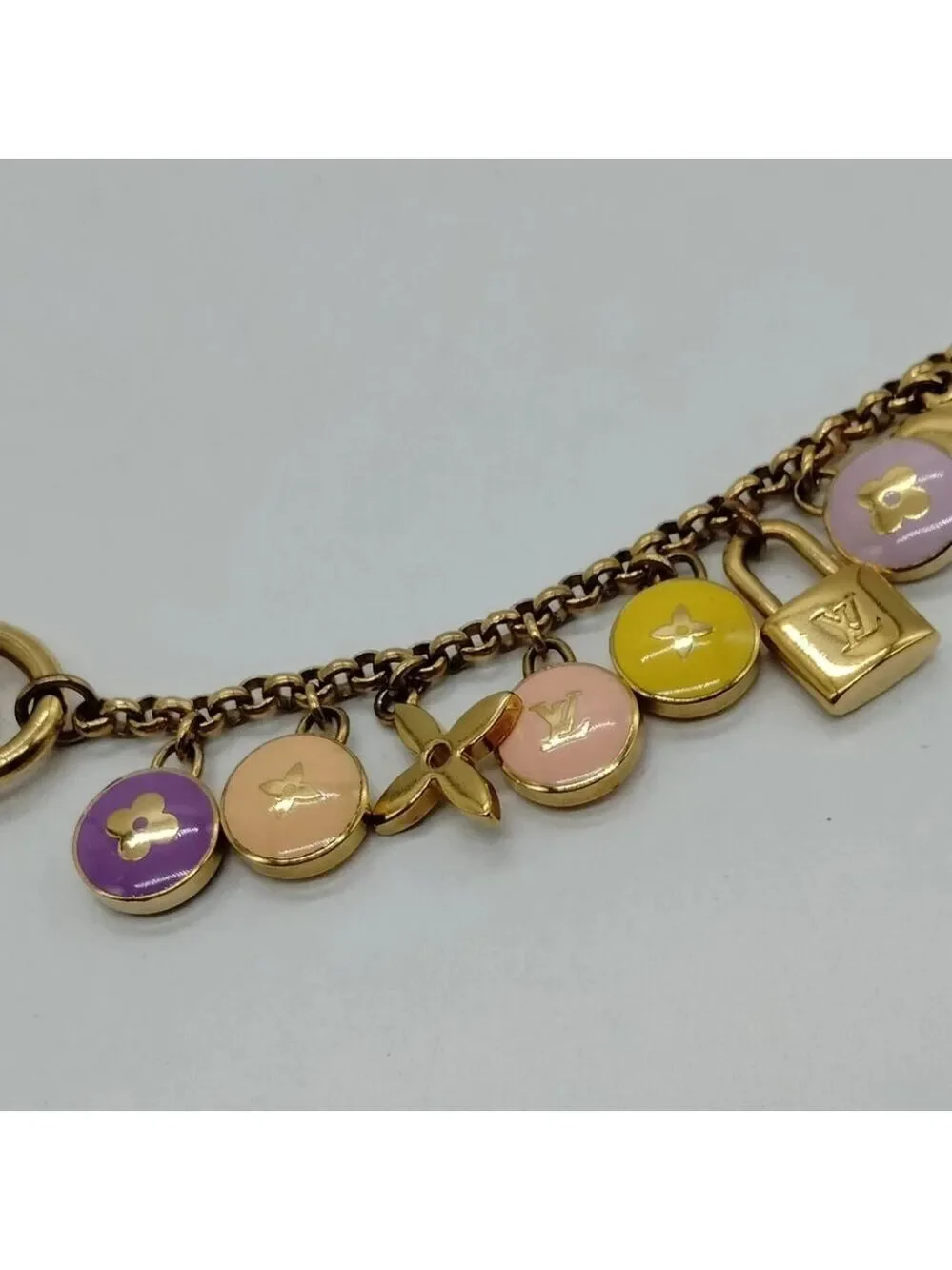 Louis Vuitton Key Ring Gold Pinks 600-060225